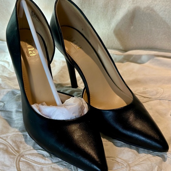 a.n.a Classic Black Heels - Picture 6 of 8